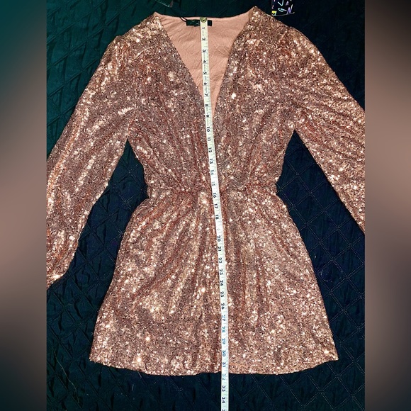 HONEY PUNCH Rose Gold Sequin Faux Wrap Dress, size Medium, NWT - Picture 8 of 10